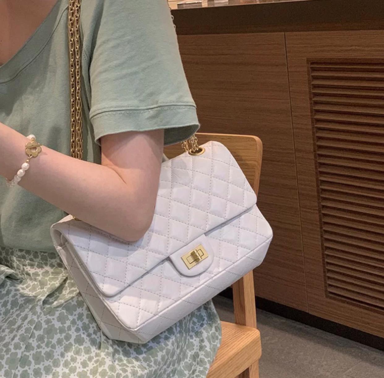 chanel2.55黑金,chanel2.55过时了么