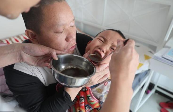 孩子不爱吃药有什么小妙招,孩子生病不吃药怎么办有什么方法