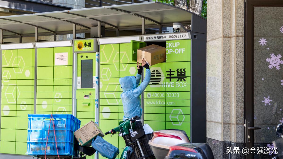 因双向收费跌落神坛，曾为5毛钱折腰的丰巢，而今亏损10个亿