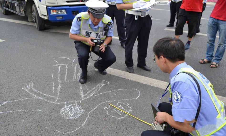 新手开车不小心撞到直行车,开车不小心撞到一个人的教程