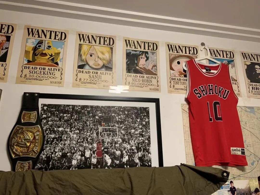 涨见识了!原来很多开宝马的都有一面鞋墙,穿的球鞋不上千就上万