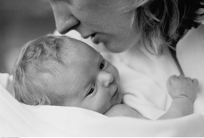 患乳腺炎的一侧能喂奶吗,患了乳腺炎还能追奶吗