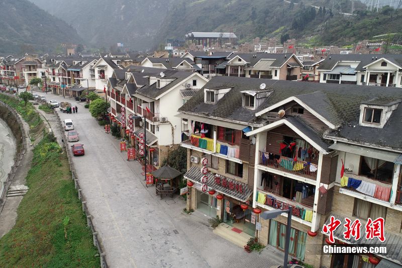十一年前汶川跳伞,汶川十一年嫁人