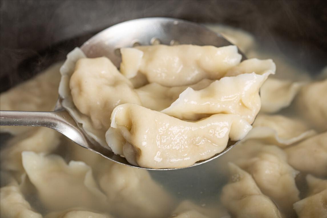 速冻饺子是用开水煮还是用凉水煮 (速冻饺子是用冷水煮还是用开水煮)