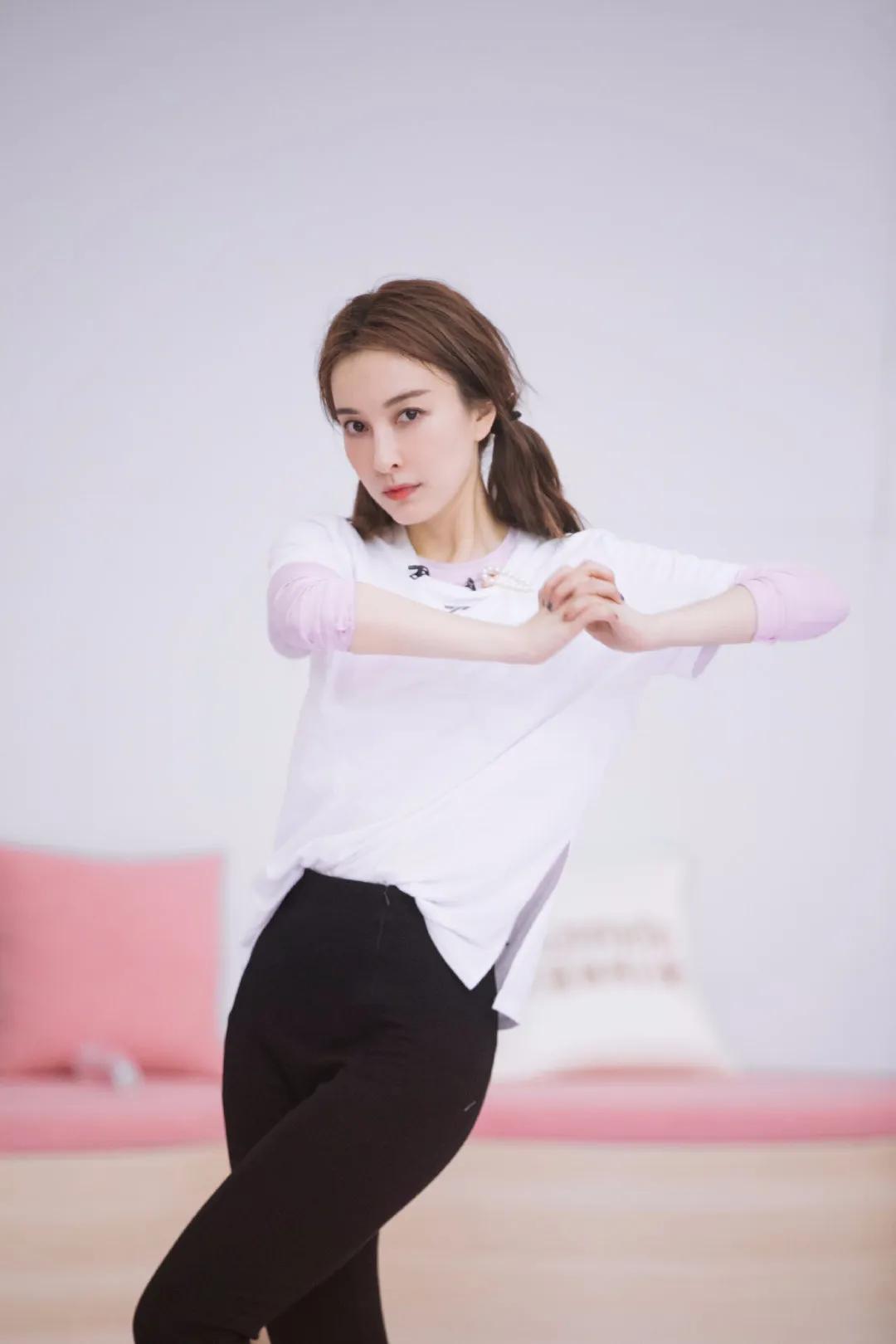 《艾瑞巴蒂》表现最差，黄圣依张雨绮不好带？主持人吴昕毫无作为