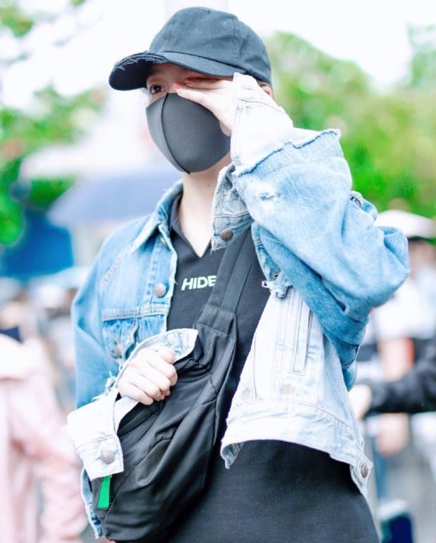 关晓彤穿搭鹿晗,关晓彤为遮腿穿了鹿晗衣服