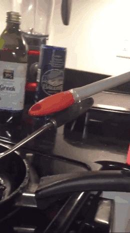 请广大“师奶”引以为戒,打死都不要让你老公入厨房