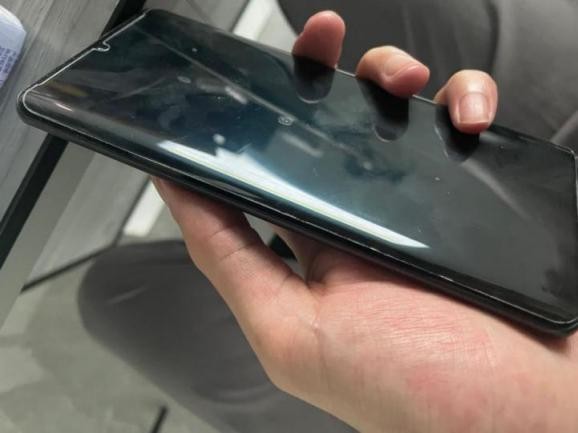 曲面手机钢化膜和软膜哪个更好,曲面屏手机钢化膜贴膜神器