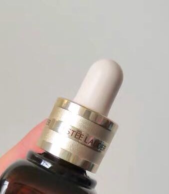 雅诗兰黛小棕瓶测评带货视频合拍,雅诗兰黛小棕瓶精华100ml辨真假