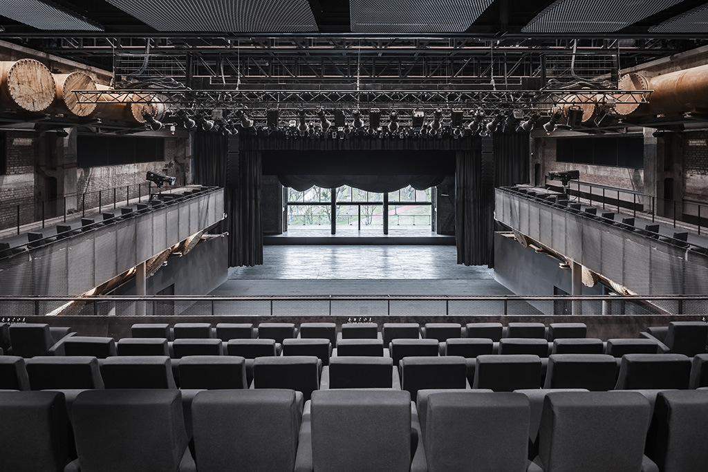 魔都100:老厂房的浩然重生看“船厂1862”传统空间与现代艺术的完美融合