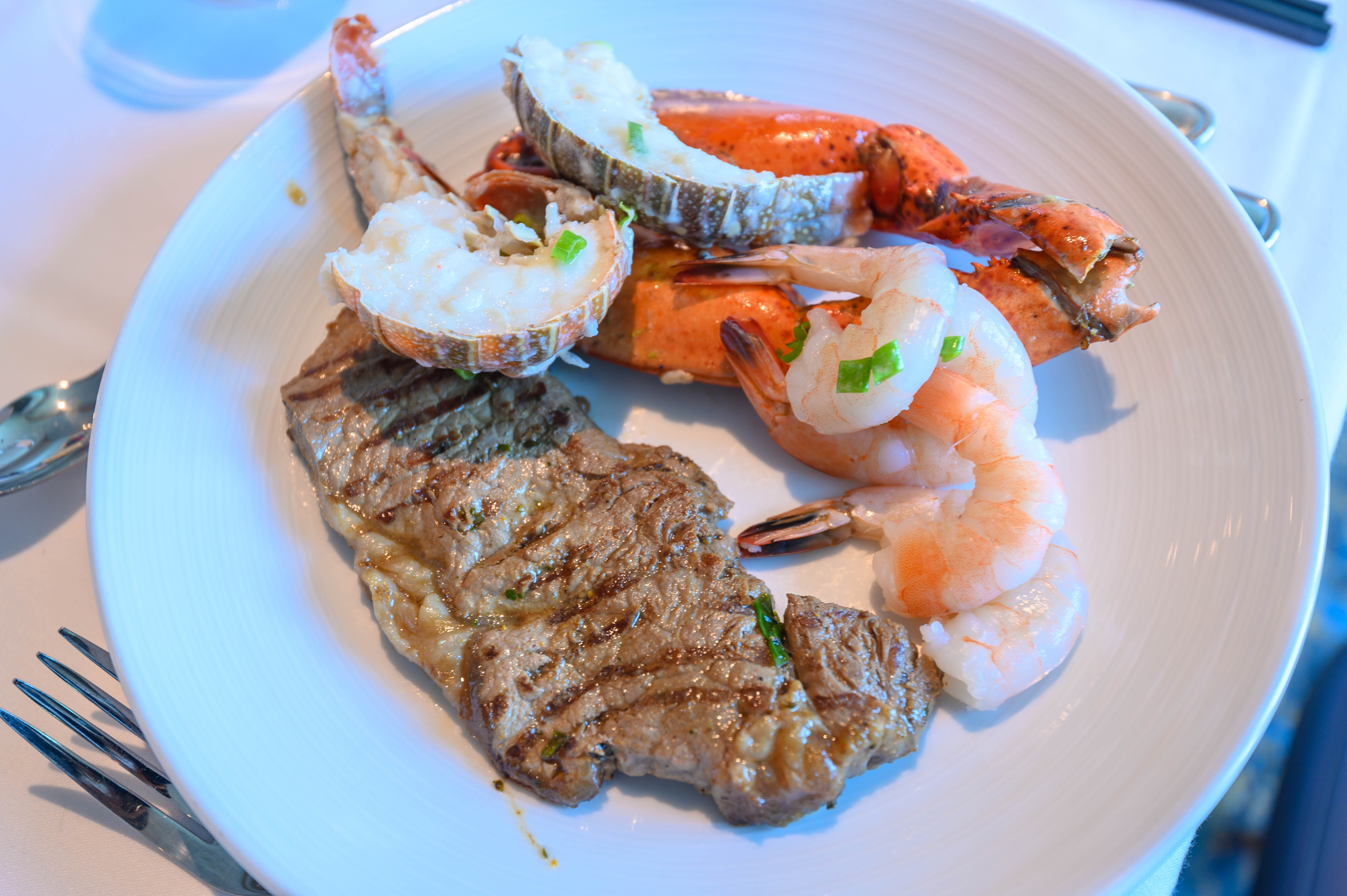 世界第一艘豪华邮轮,世界最大豪华邮轮首航