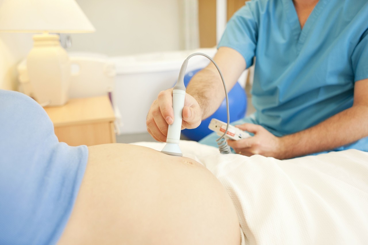 产妇羊水早破脐带脱垂,肩难产合并脐带脱垂案例