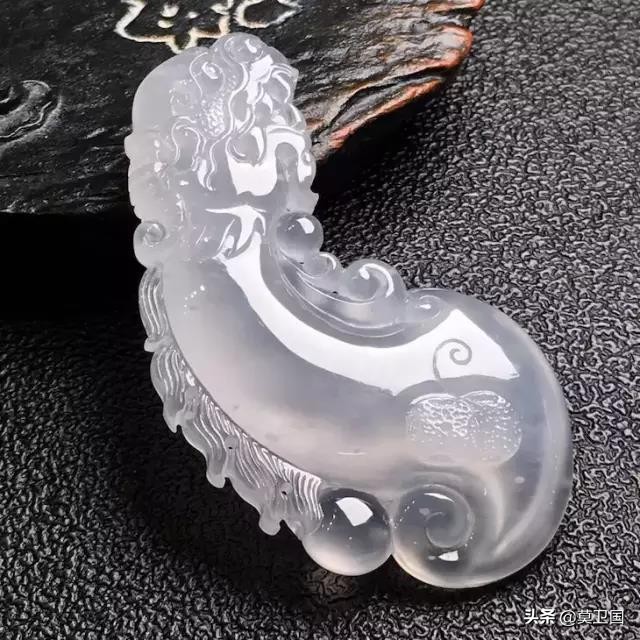 玉和翡翠区别翡翠和玉哪个养人,玉好还是翡翠好翡翠和玉哪个养人