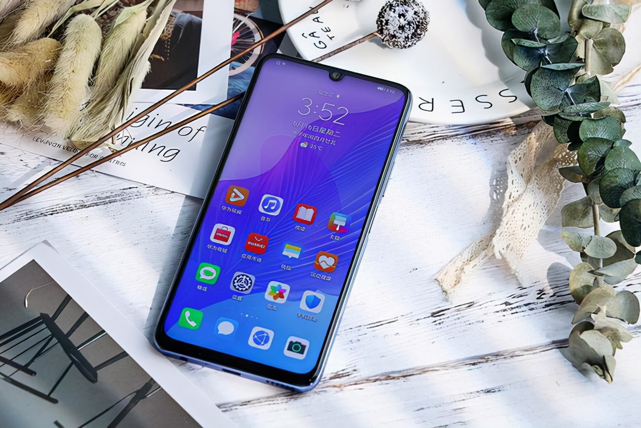 华为5g手机和iphone13,苹果首款5g手机价格大跳水