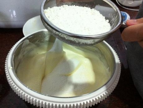 如何用电饭锅做蛋糕简单又好吃,如何用电饭锅做蛋糕更松软好吃