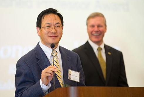 他解决2600年难题，短短1年两获国际大奖，研究成果将惠及全世界