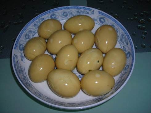 煮鸡蛋少一分钟也不行！教你3个办法，鸡蛋不破皮好剥、味道最好