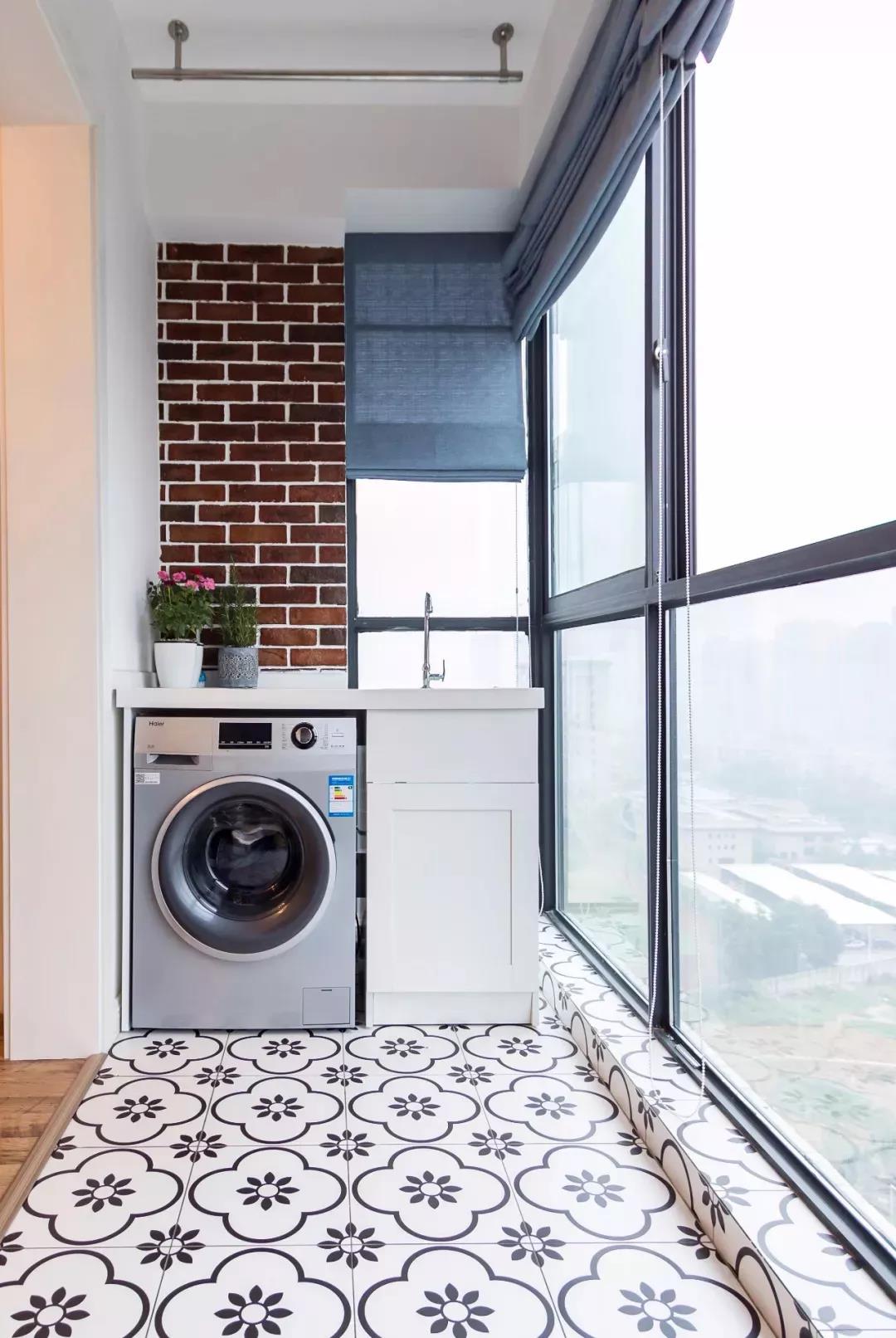 阳台洗衣柜太空铝和不锈钢哪种好,阳台洗衣柜怎么预留师傅详细讲解