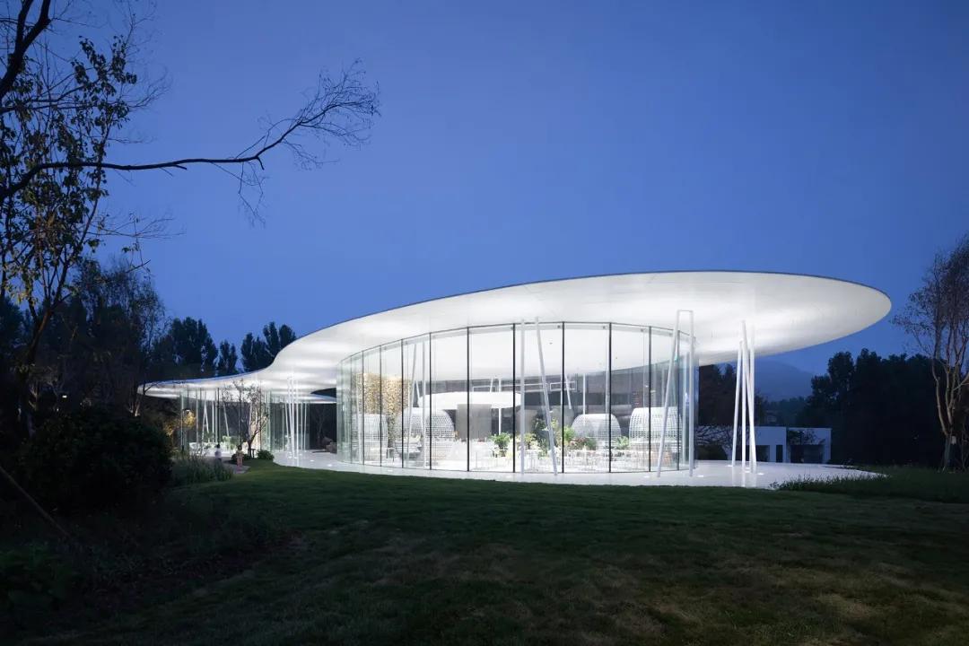 消隐在自然山水之中的四季花房——青岛万科·四季草堂