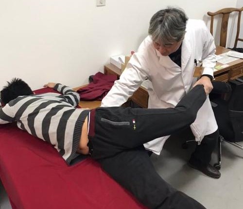 分享脊柱调正的两种不同的复位手法，您是否经常使用呢？