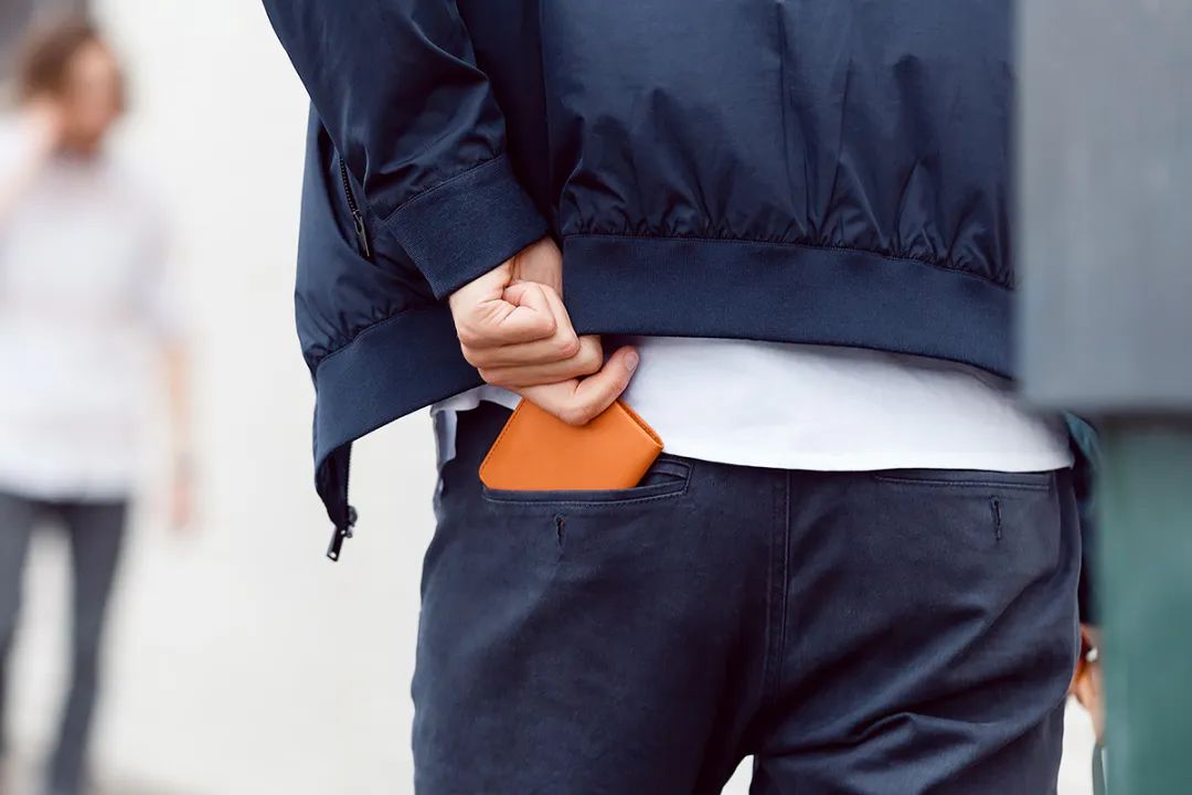 钱包中的冈本001，为移动支付设计的轻奢钱包，用它掏钱浪到飞起