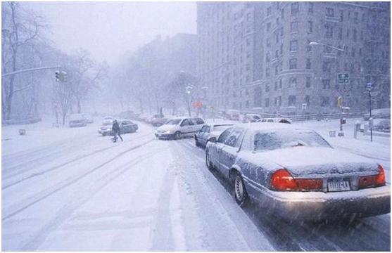 挡风玻璃结冰霜怎么办快速去除,冬天汽车玻璃除冰小技巧