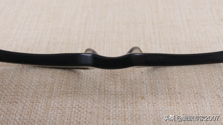 眼镜坏了用哪种胶才能粘好,眼镜坏了修补一下