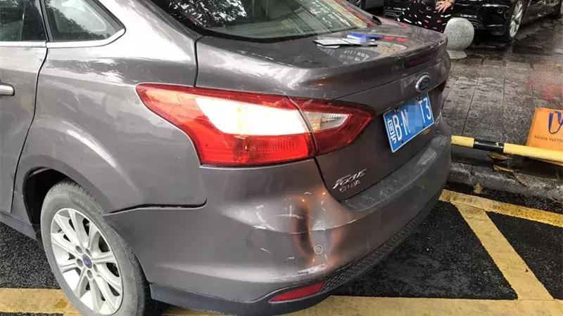 佛山玛莎拉蒂撞保时捷,玛莎拉蒂车主驾车撞人处罚