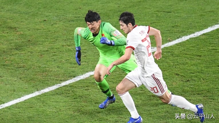 0比3反应中伊真实差距，郑智退出谁来接替国足队长
