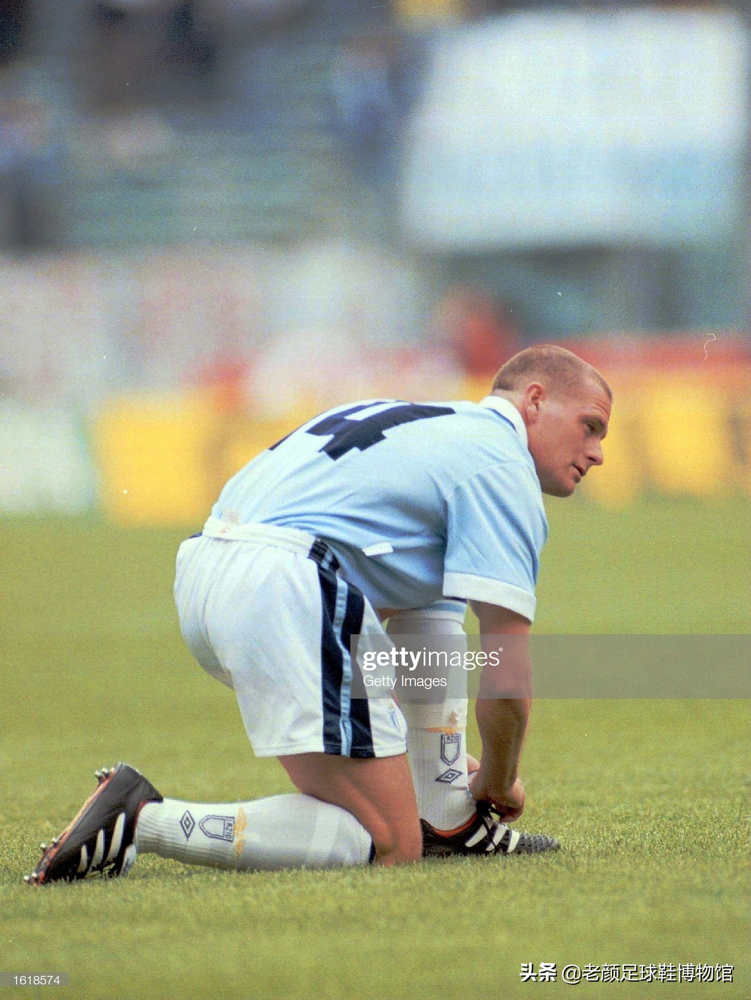 破产酒鬼的球鞋拍卖值6万,加图索的恩人名字成为香港路名