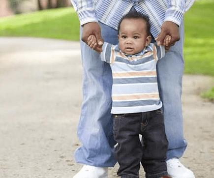 两岁孩子无理取闹哭闹应不应该打,孩子无理取闹的哭闹挨揍