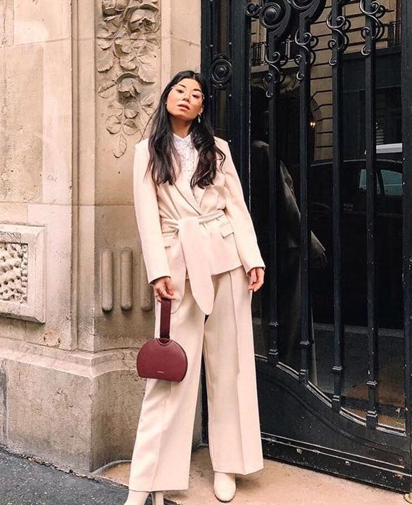 买了名牌包又得买名牌衣服,买了大牌包包后悔吗