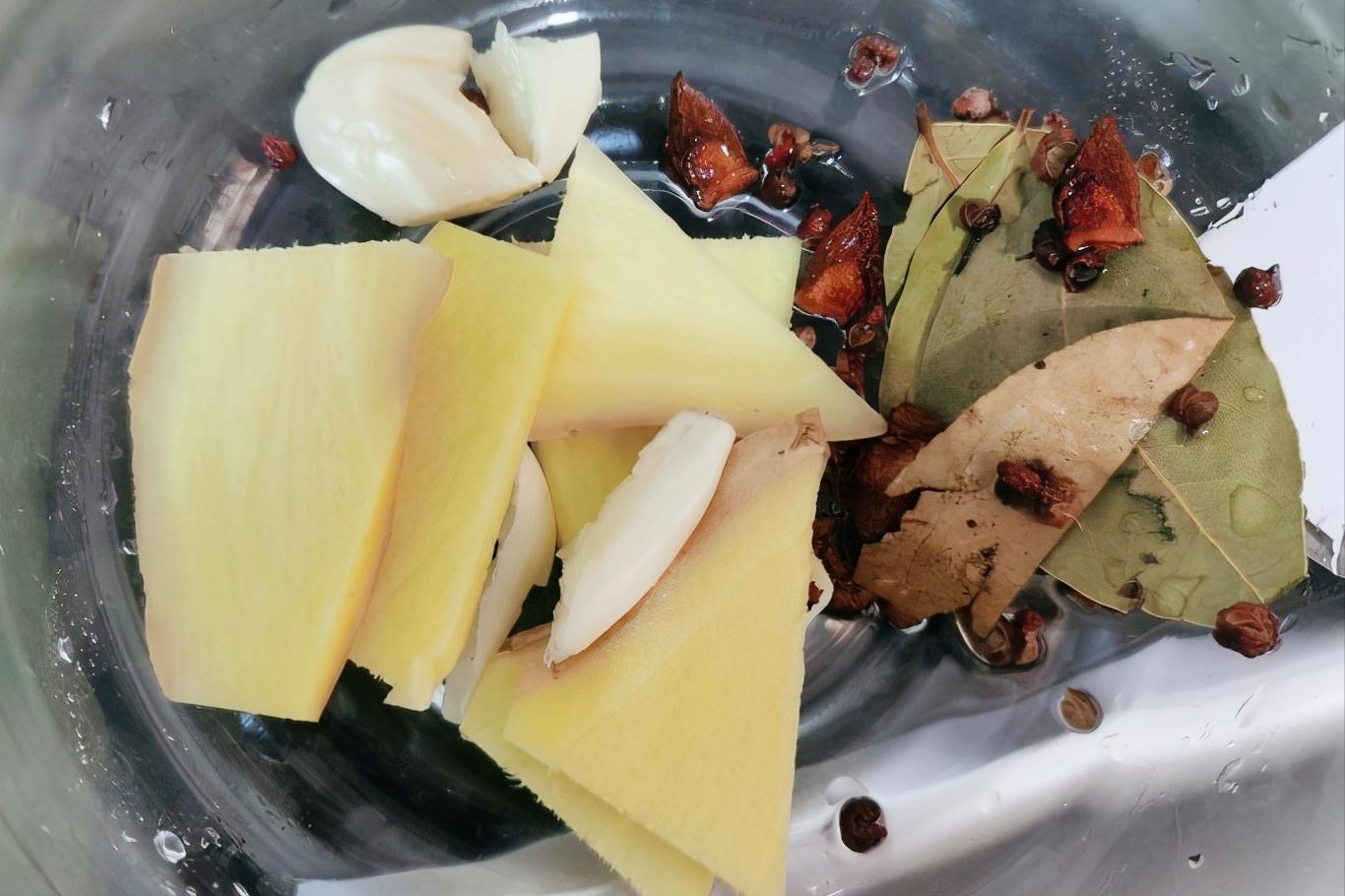 怎样炖猪蹄才能软烂不柴,炖猪蹄时牢记三不放