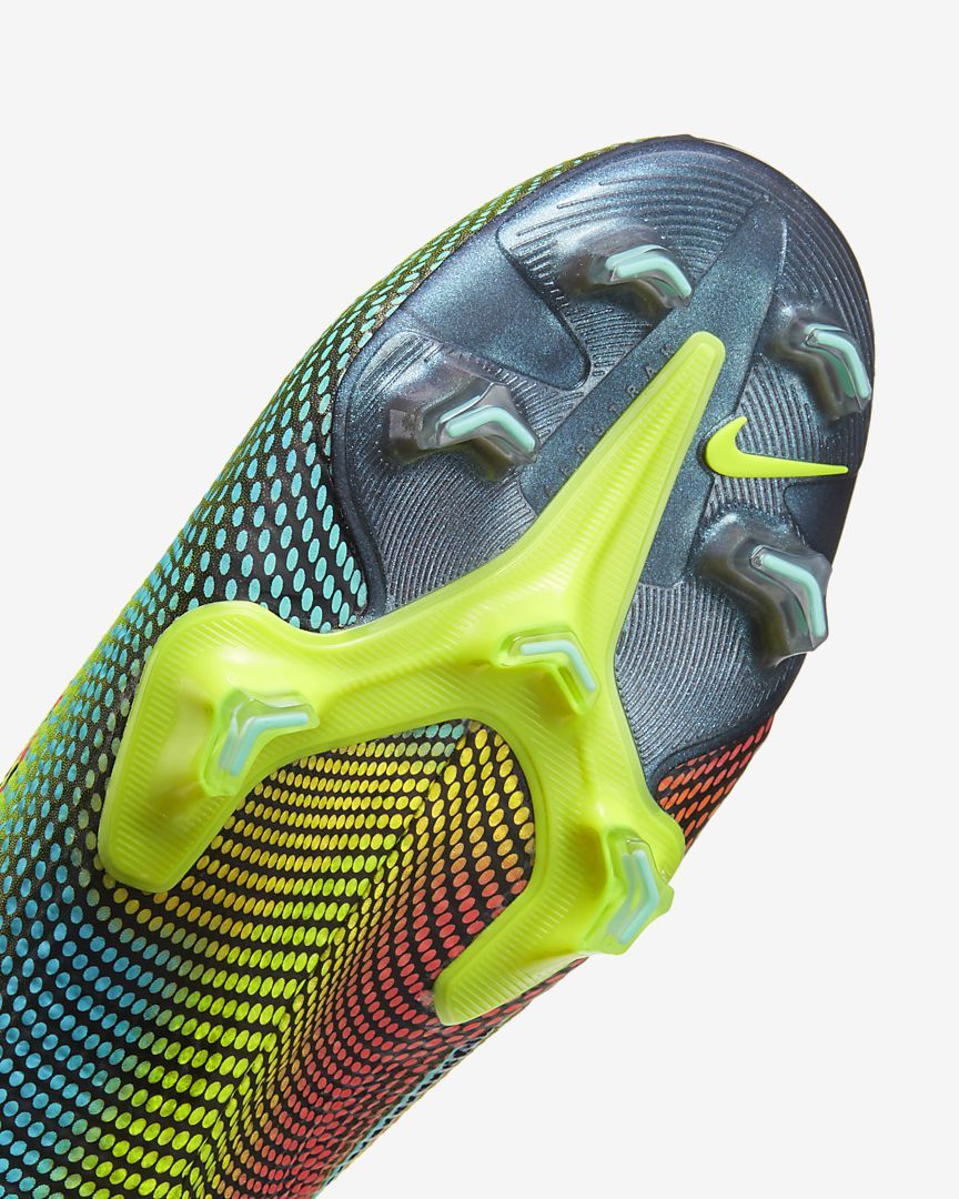 c罗世界杯最新款战靴曝光,c罗2012年的专属战靴什么名字