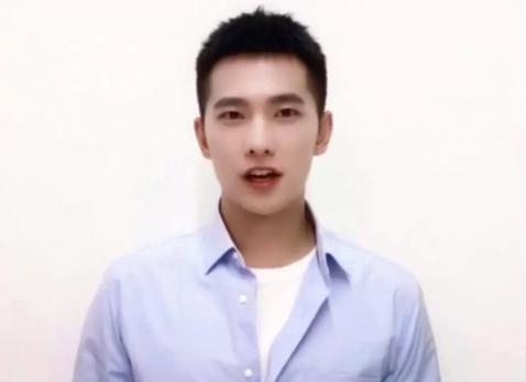 杨洋的胸肌有多重要,杨洋腹肌和胸肌