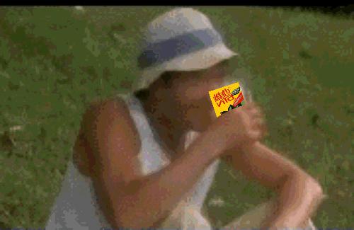 年纪轻轻脑子不好使表情包,年纪轻轻看什么湖人表情包