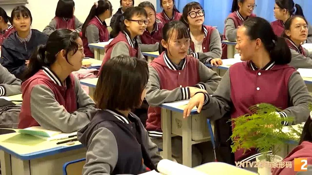 有最严厉的眼神，操最碎的心，她的这*鹰双**眼，是学生最怕的戒尺，也是最难忘的爱