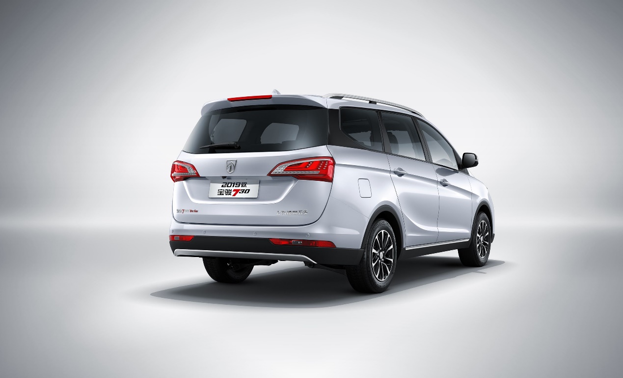 宝骏730七座车空间表现,宝骏730七座15年款手动挡带天窗