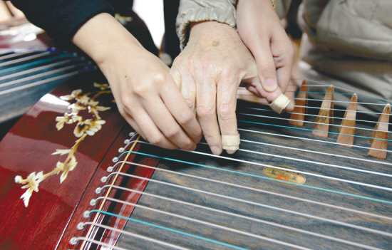 为什么中老年一定要学习一样乐器,为什么越来越多的中老年人学钢琴