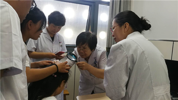​健康扶贫下基层京津冀皮肤病专家公益巡诊走进滦南县医院