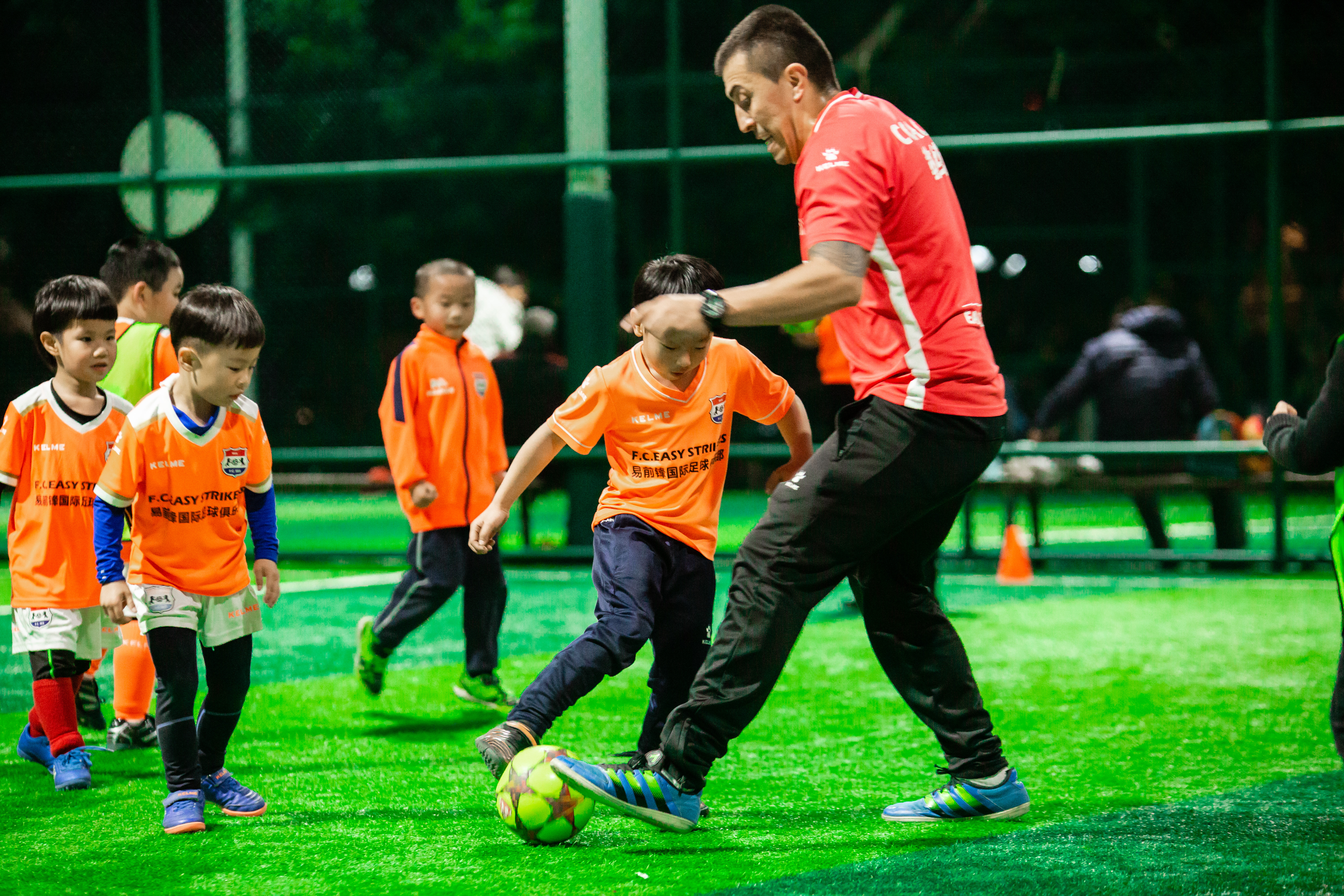 家庭亲子足球比赛,亲子足球趣味比赛