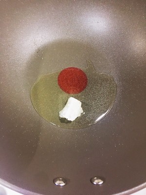 正宗蒸黄焖鸡视频,正宗黄焖鸡大料面