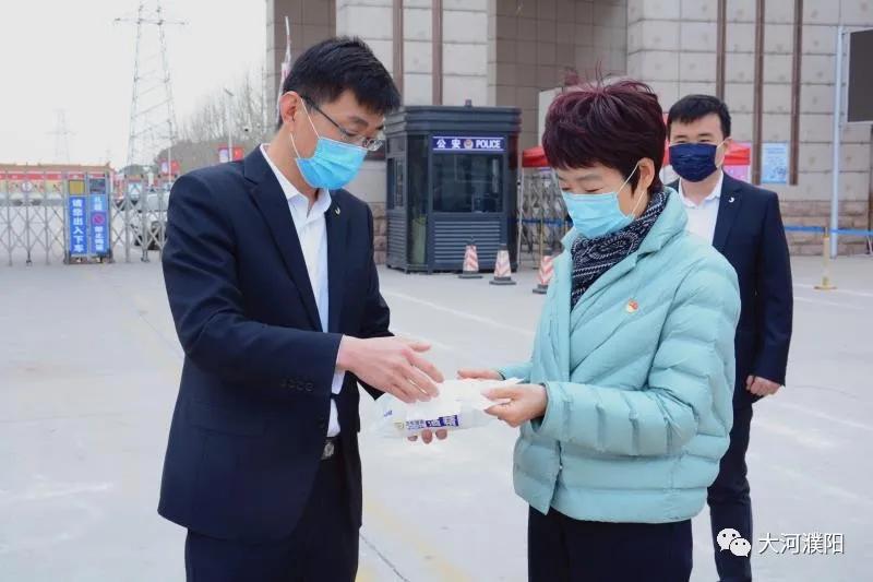 爱心企业向疫情防控一线捐赠物资,爱心企业捐献物资助力疫情防控