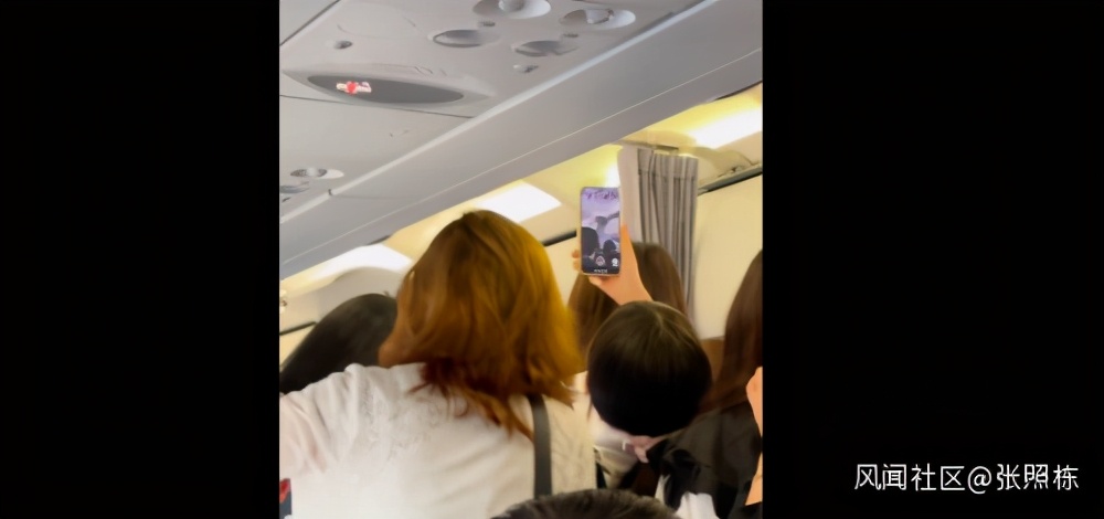 国航回应闯舱追星事件,粉丝闯机舱追星全身而退太离谱
