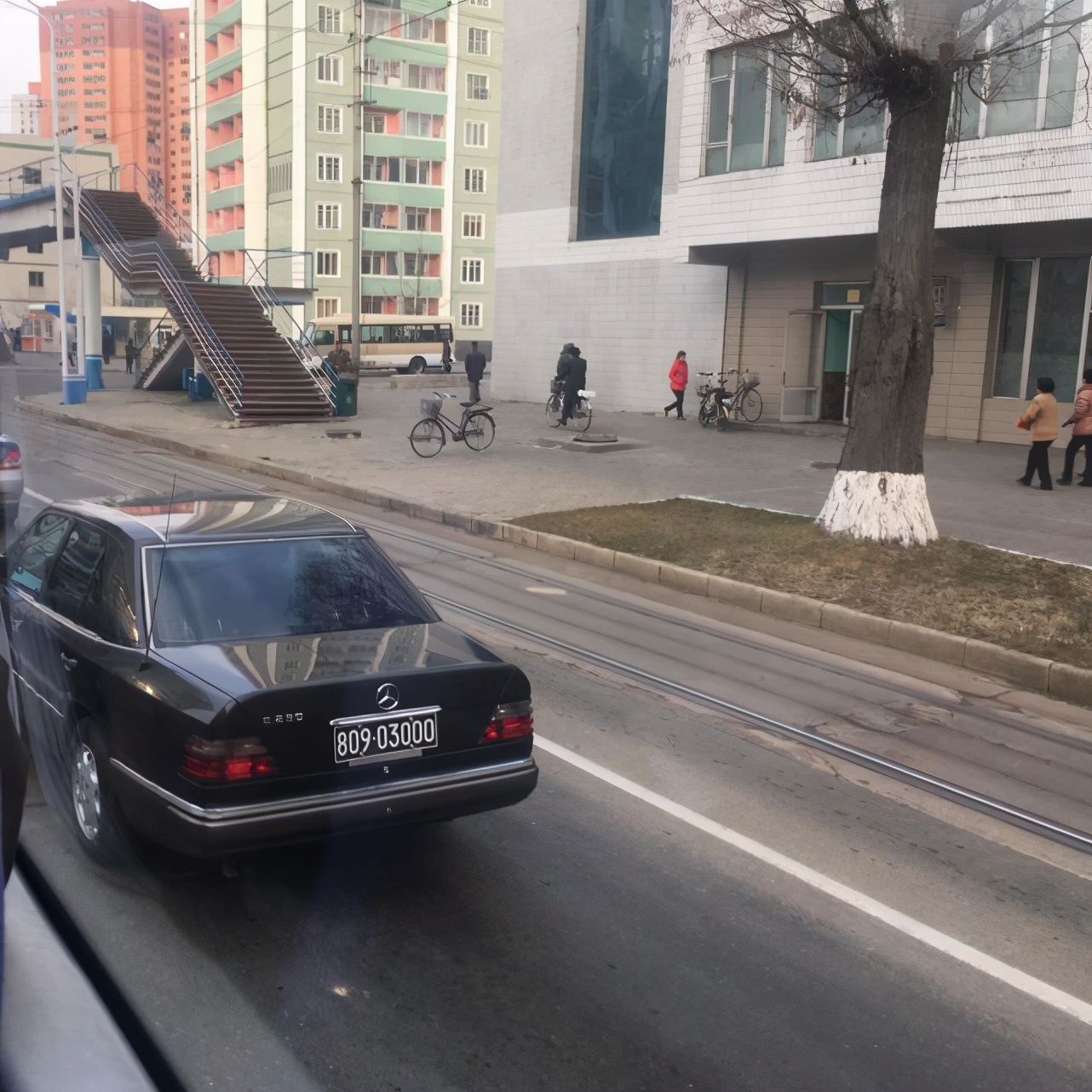 朝鲜街头的汽车图片,朝鲜街头都有什么车品牌