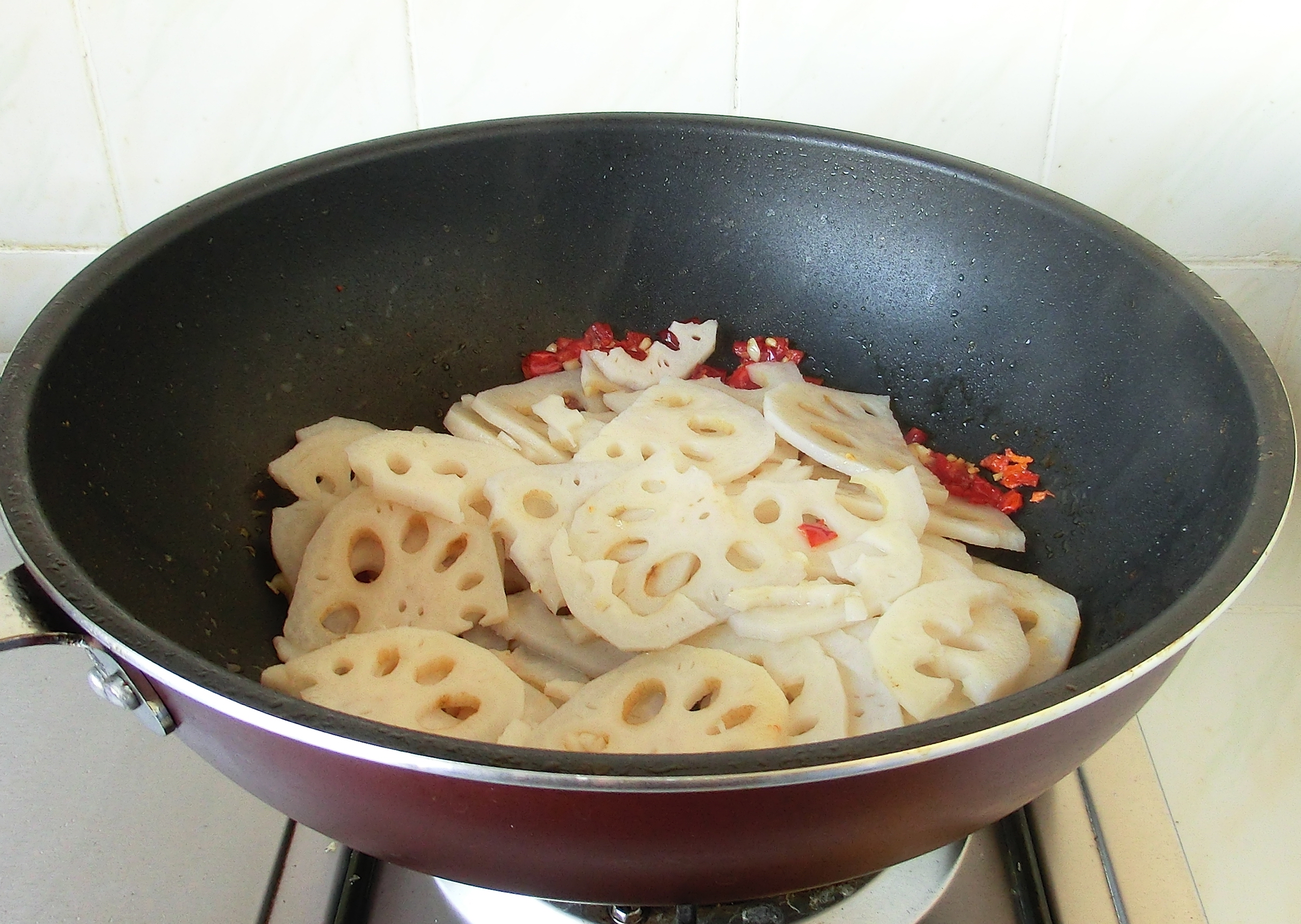 醋溜藕片的正确方法,醋溜藕片用白醋好还是用陈醋好吃