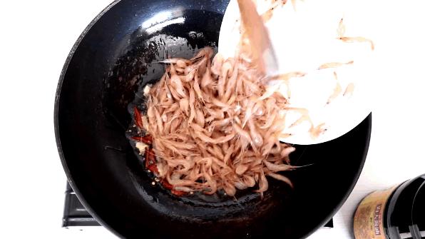怎样做小白虾炒韭菜,小白虾炒韭菜做法