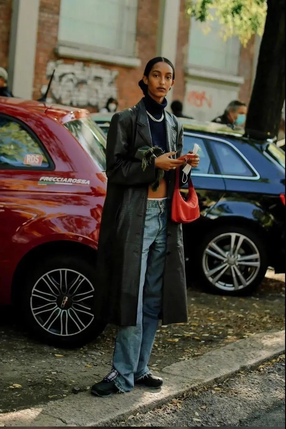 超级显白的色系穿搭快get起来吧,今年流行的亮色系穿搭叫什么