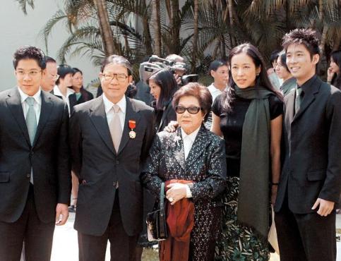 香港霍家身价多少亿,香港霍家家族