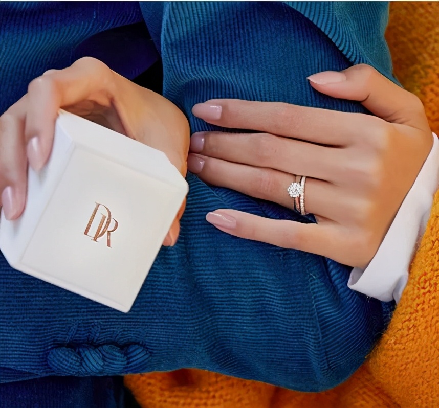 情人节礼物推荐送给女友10件套,情人节送男朋友礼物排行榜前十名